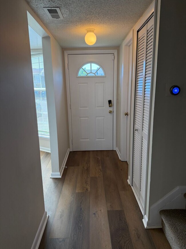 Foto del edificio - WINDSOR OAKS WEST - Three Bedroom Townhome