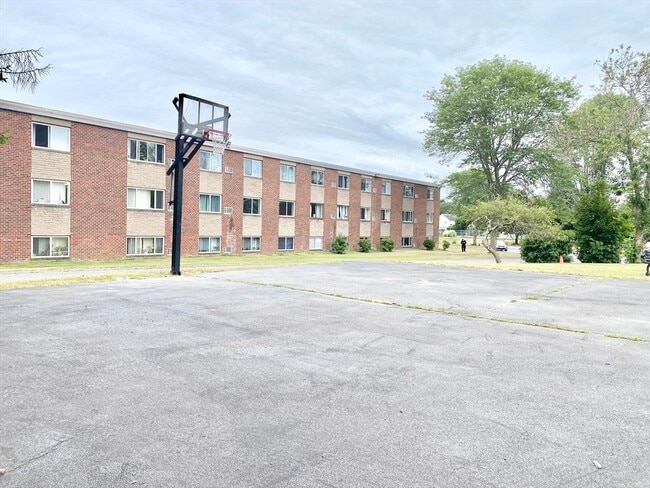 Building Photo - 2108 Phillips Rd