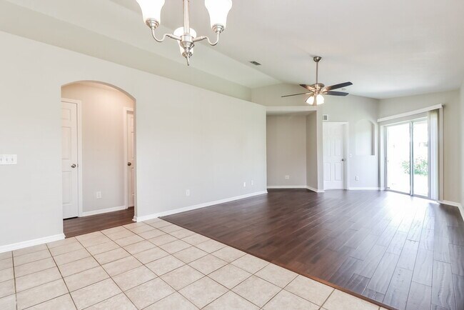 Building Photo - 8522 Hawbuck St