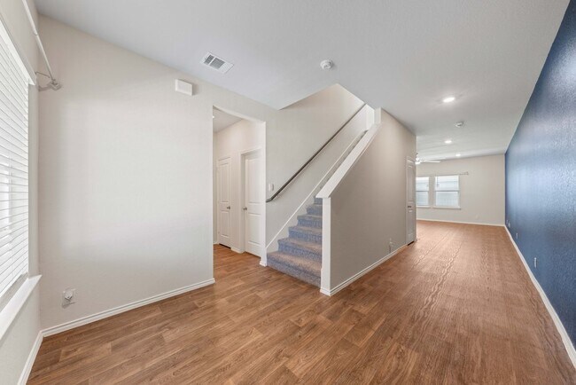 Building Photo - Spacious 4-Bed Oasis with Community Pool, Island Kitchen & Fenced Yard in San Antonio
