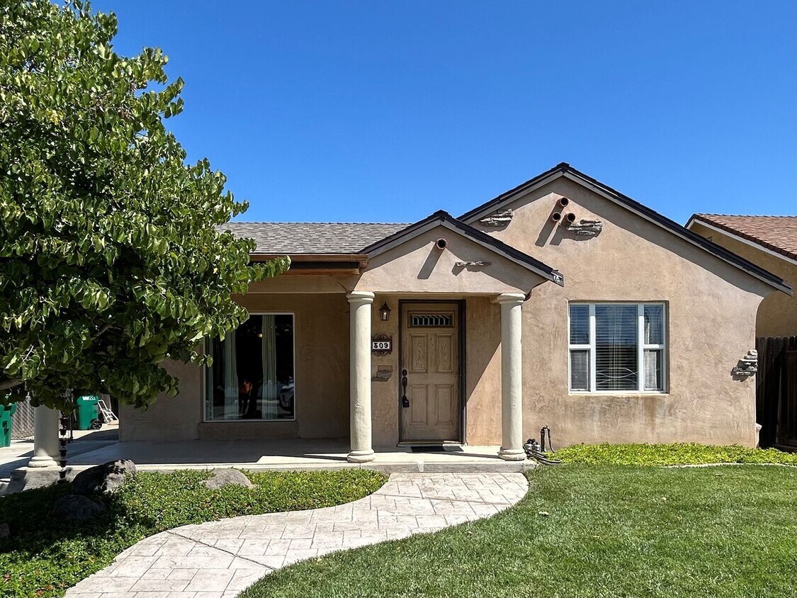 Foto principal - Two darling homes on one lot!
