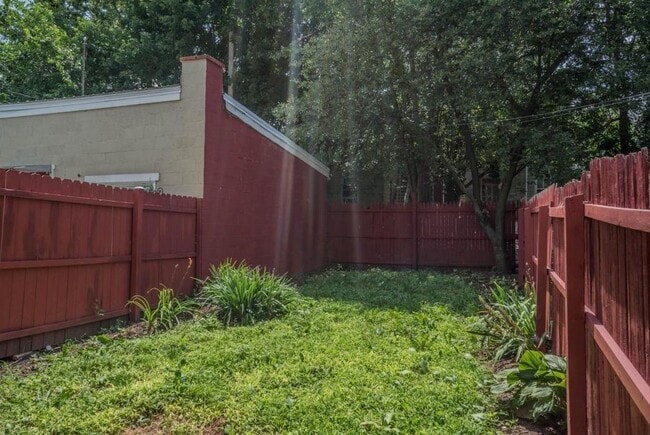 Building Photo - 512 E Fulton St