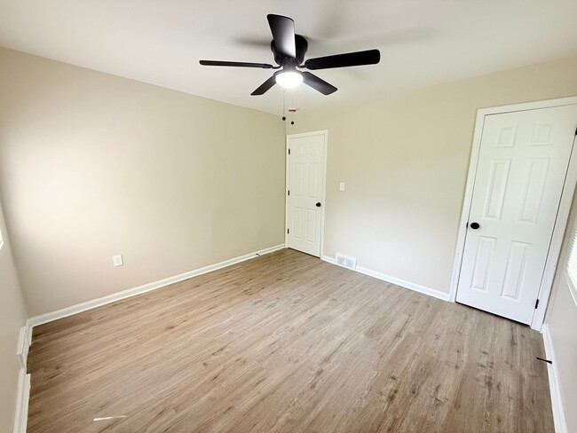 Foto del edificio - This beautifully updated 3-bedroom, 1-bath single-family home is ready for move-in!