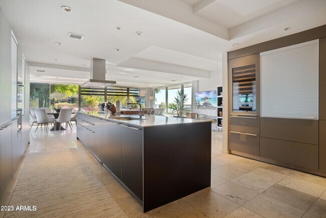 Building Photo - 7137 E Rancho Vista Dr