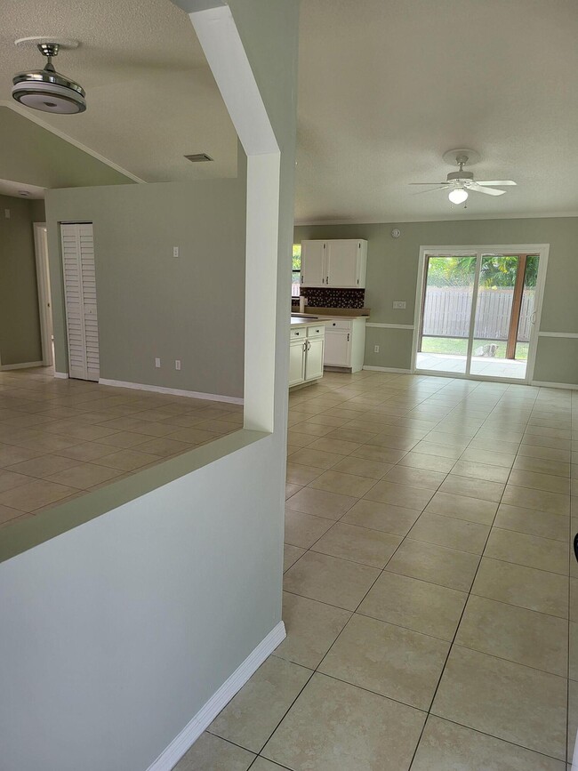 Building Photo - 6507 Green Dolphin St
