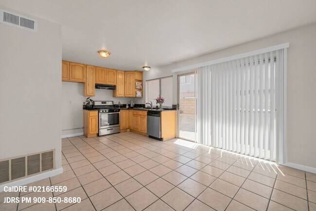 Foto del edificio - Walnut 3 Bedroom Townhouse