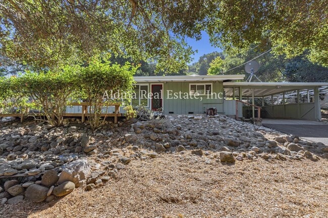 Building Photo - Private Country Setting!