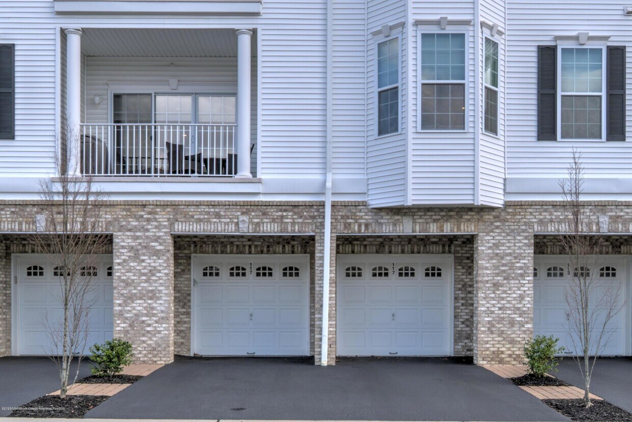 Primary Photo - 111 Regency Ct