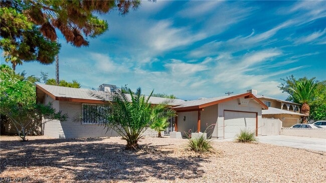 Building Photo - 2472 Palma Vista Ave