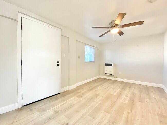 Building Photo - 432 W 107th St