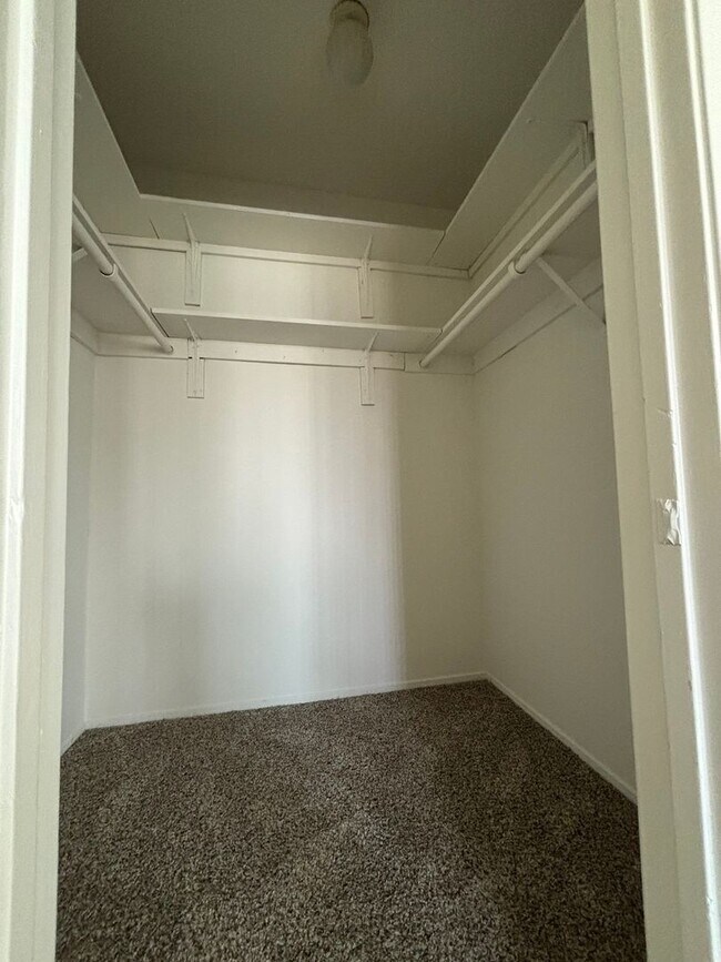 Building Photo - Studio Townhome in Fountain Valley