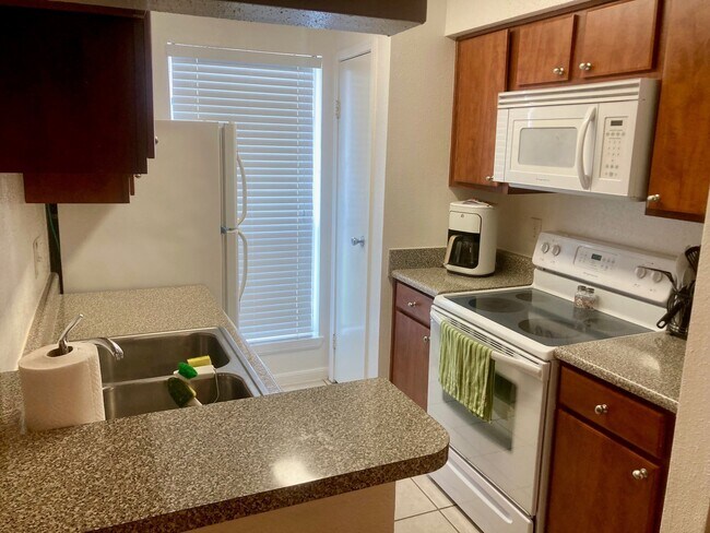 Foto del edificio - 3506 Cove View Cir