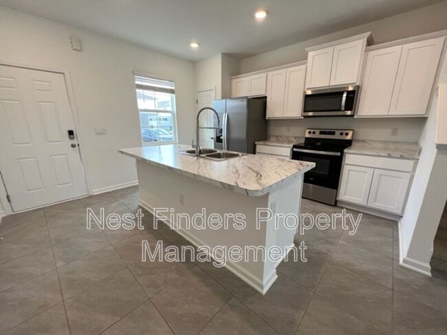 Building Photo - 8405 Zenith Cir
