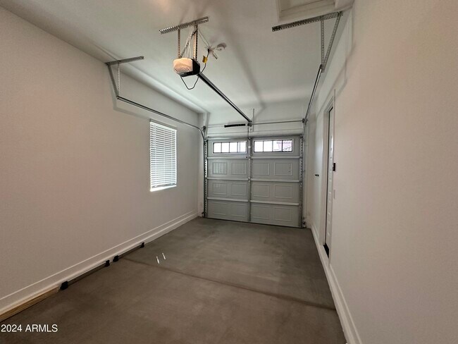 Foto del edificio - 2038 W Sleepy Ranch Rd