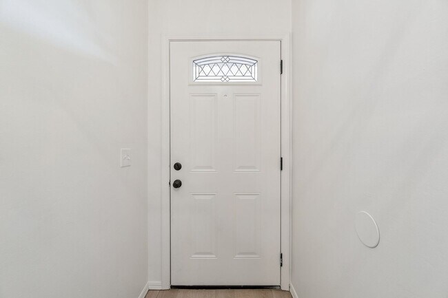 Foto del edificio - 1033 Mabel C Fry Blvd