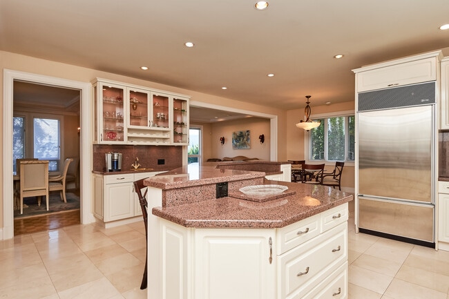 Building Photo - 7168 Ridgeview Dr
