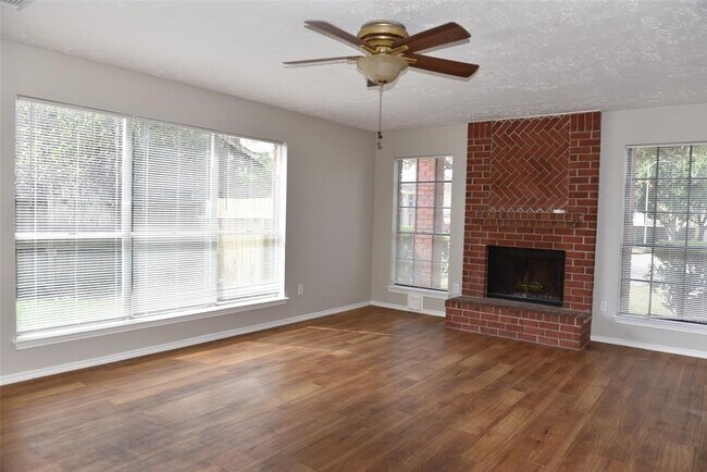 Building Photo - 12303 Glenmeadow Dr