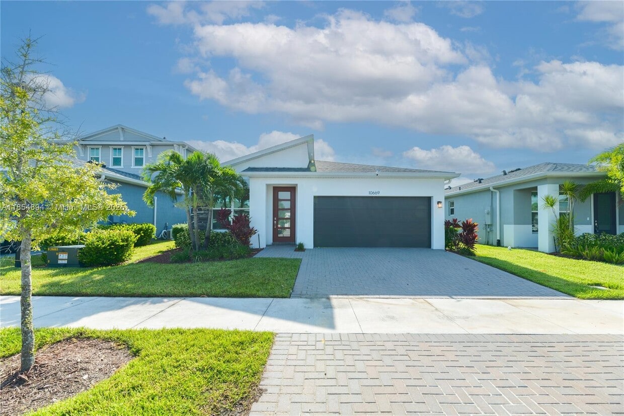 Foto principal - 10669 SW Gloriana St