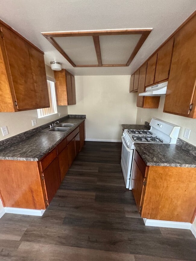 Building Photo - 792 Oleander St