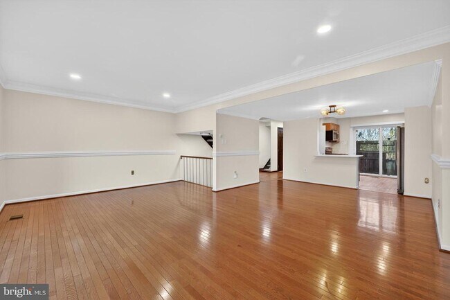 Foto del edificio - 9250 Three Oaks Dr