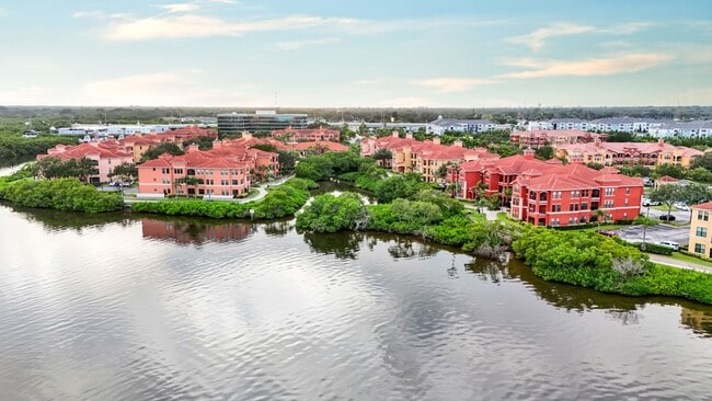 Building Photo - 2BR/2BA Unit with Resort-Style Amenities a...