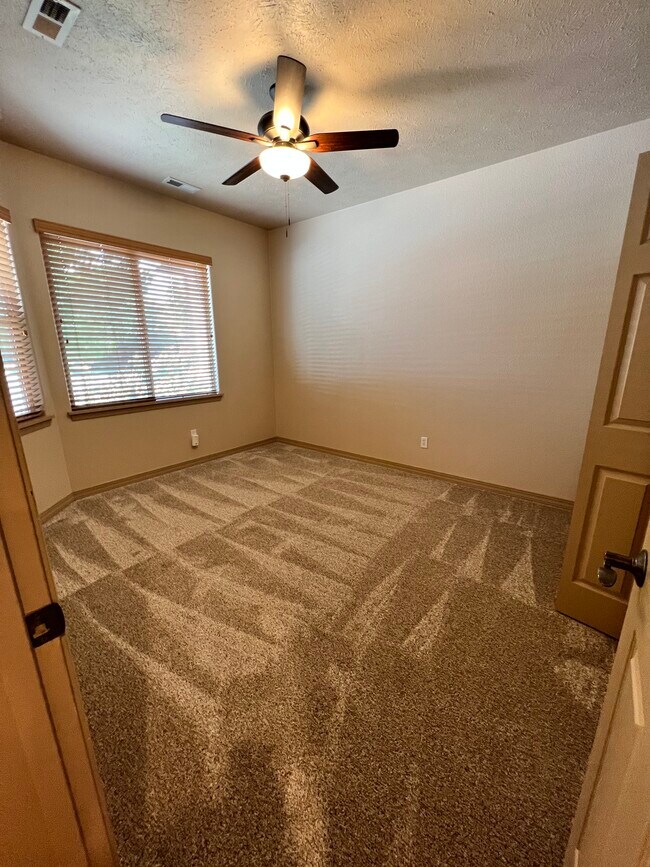 Habitación de invitados - 1616 Treehaven Ct