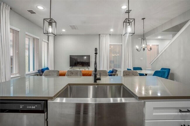 Building Photo - 8474 Berry Green Ln