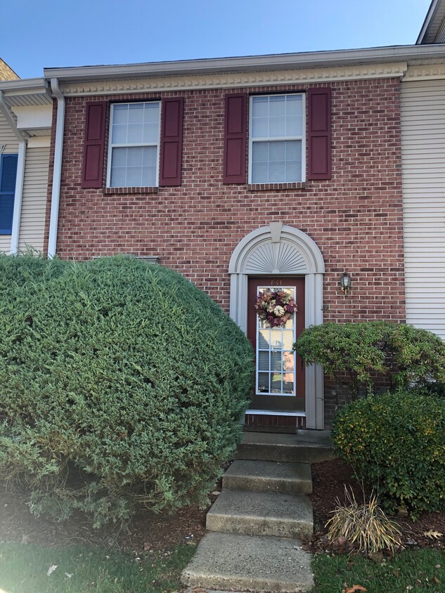 Front Entrance - 131 Middlesex Rd