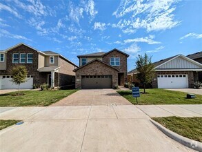 Building Photo - 2018 Harebell Dr