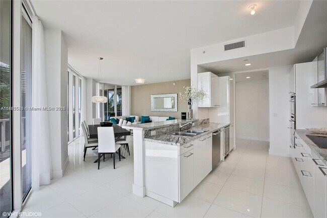 Foto del edificio - 4100 Island Blvd