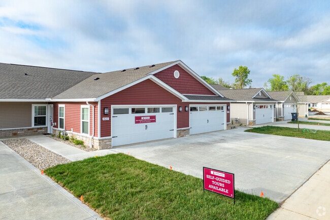 Building Photo - Redwood West Jefferson