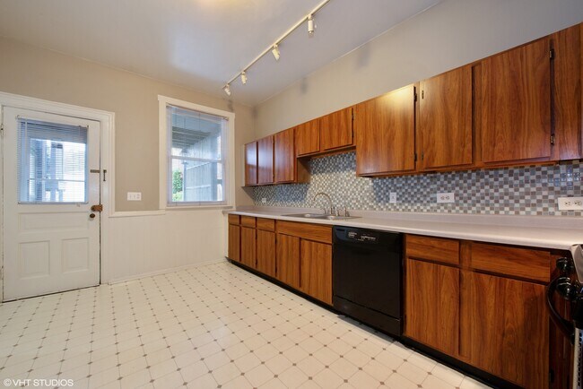 Foto del edificio - 3041 N Southport Ave