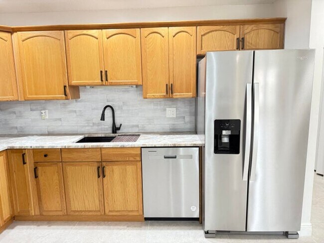 Building Photo - 1065 Mulberry Pl
