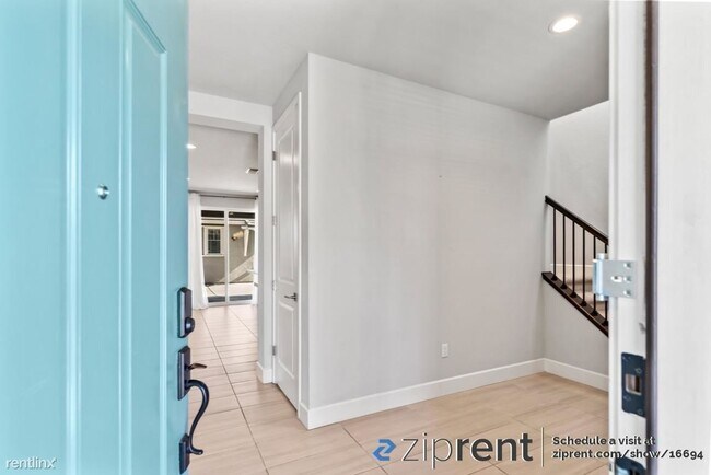 Building Photo - 4 br, 3.5 bath House - 1428 Wilshire Ave, ...