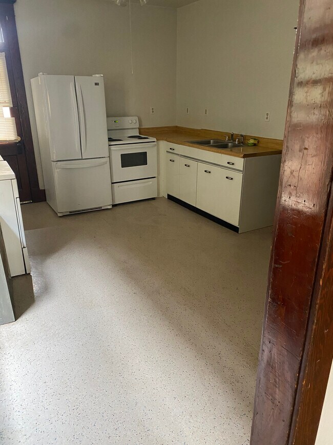 Building Photo - 626 W Quartz St