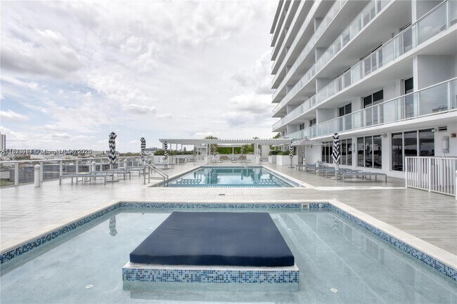 Foto del edificio - 4250 Biscayne Blvd