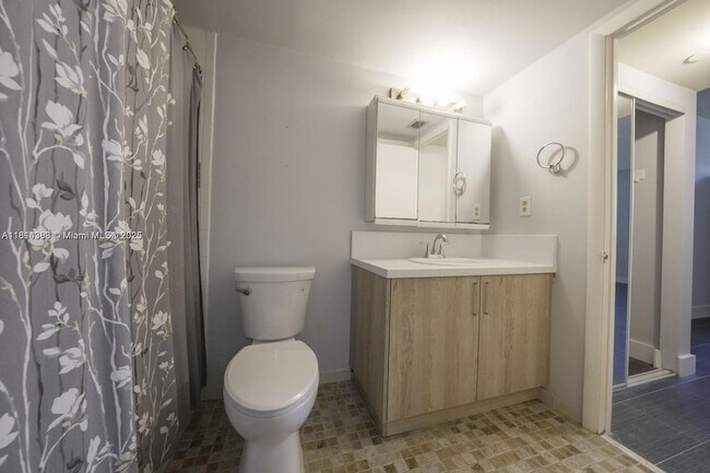Foto del edificio - 1470 NE 123rd St
