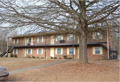Building Photo - Green Oaks Apartments