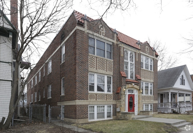 Building Photo - 2705 Dupont Ave S