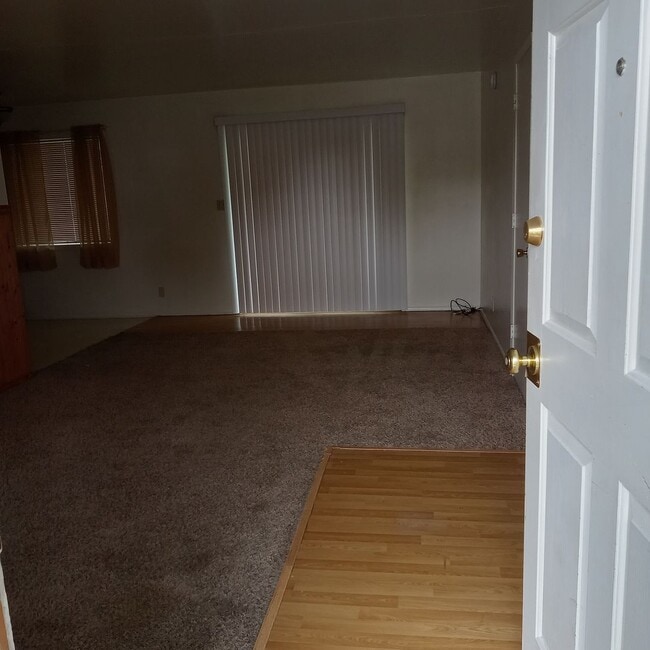 Building Photo - 971-983 W Idaho Ave