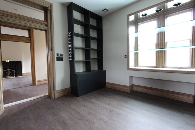 Foto del edificio - 200 W North Ave