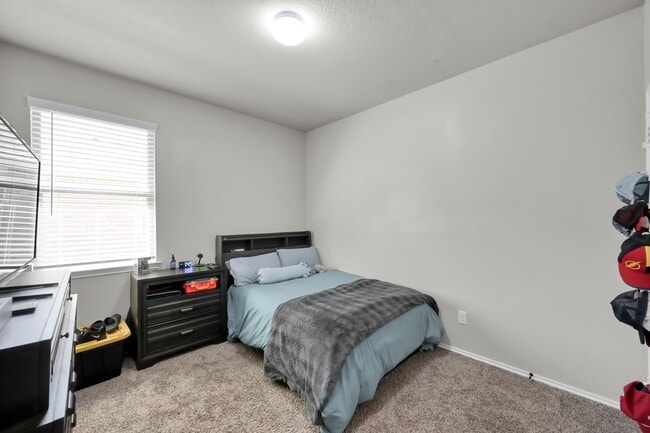 Building Photo - 2315 Strong Horse Dr