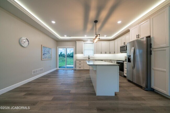 Building Photo - 726 Vine Dr