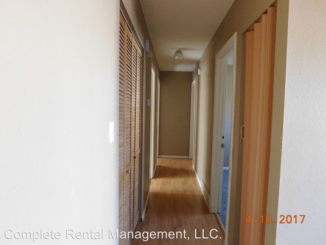 Foto del edificio - 3 br, 1 bath Apartment - 2702 Vinewood Ln