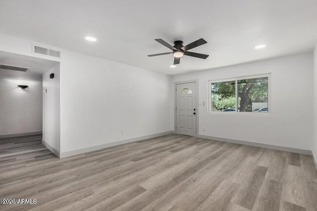 Building Photo - 1008 W Watson Dr