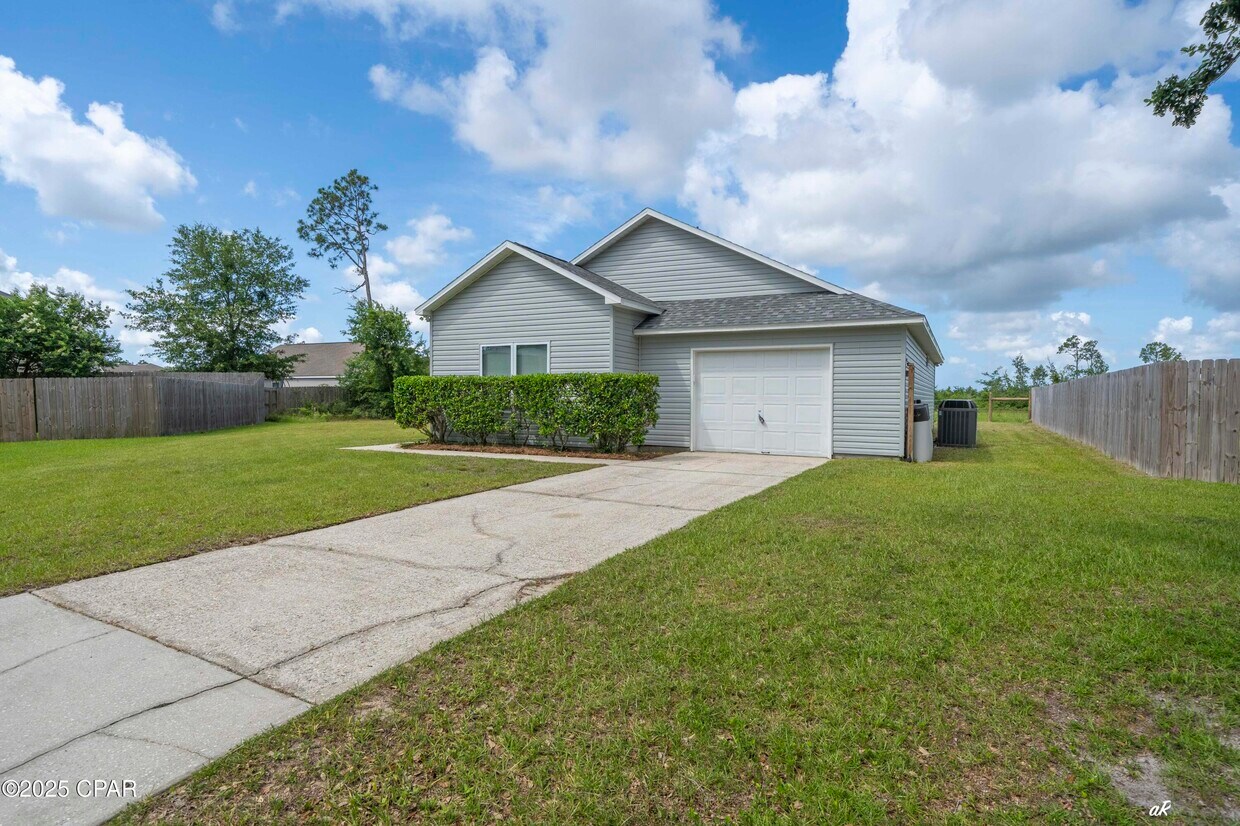 Foto principal - 6301 Lake Joanna Cir