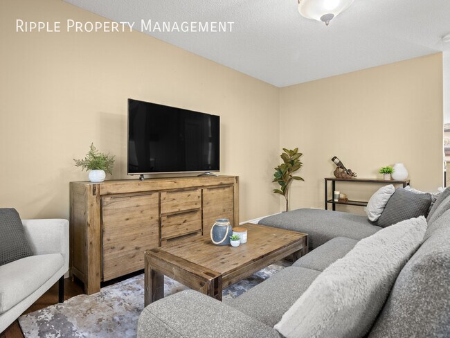 Building Photo - Fantastic 3 Beds, 2.5 Baths Single- Family...