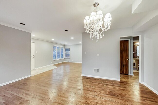 Foto del edificio - 1527 Monroe Ave