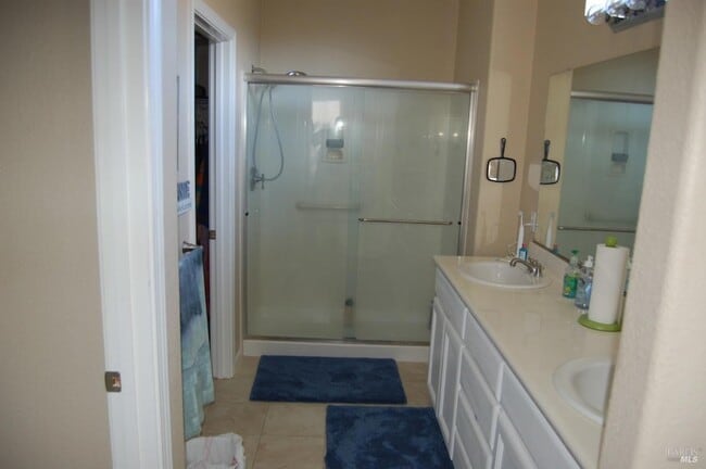 Building Photo - 402 Palisades Dr