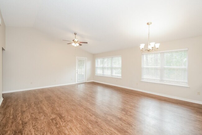 Building Photo - 9122 Smoketree Dr